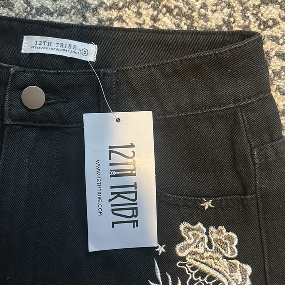 Gracelyn Black Embroidered Shorts - Picture 5 of 6